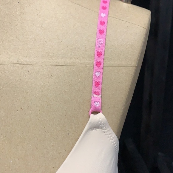 pink Victoria’s Secret no wire bra - Picture 2 of 6